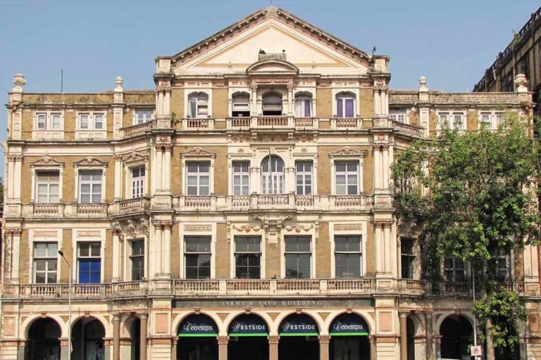 Neoclassical building within the Ensemble, Army Navy building