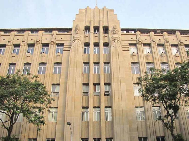 View of the front facade of New India Assurance building; Source: Art Deco Mumbai.