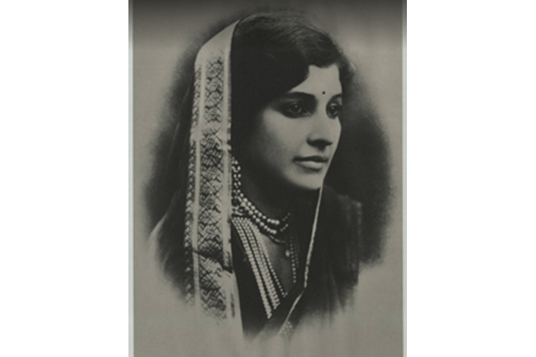 Portrait of Rani Premila Devi Dhanrajgir. Source: Changing skylines: the Shapoorji Pallonji sesquicentennial 1865-2015, Aman Nath and Nandini Lakshman.