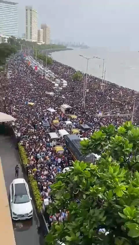 Scenes from the ‘Victory Parade’ captured by a resident in an Art Deco building. Source: Art Deco Mumbai Trust